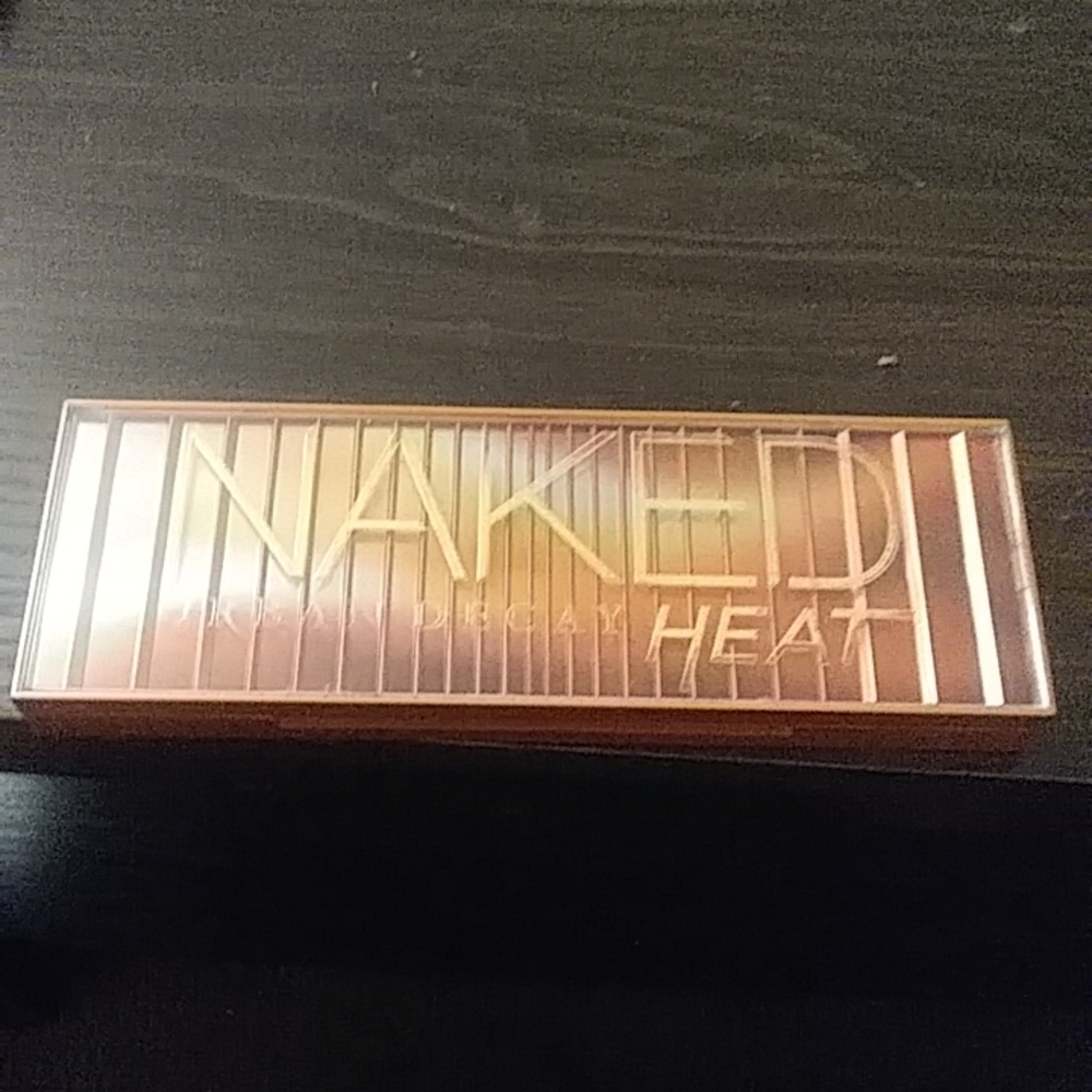 Eye shadow palette